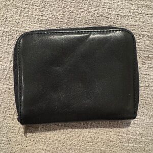Lodi’s Black Leather Wallet – Multi-Compartment Organizer